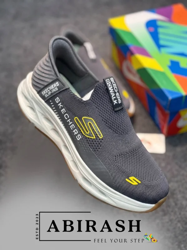 SKECHERS ONE CLOUD